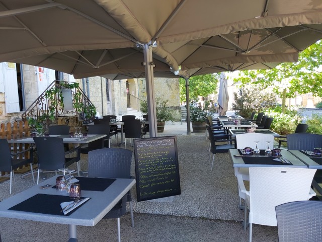 La Table de Léo, Restaurant semi-gastronomique, à Saint Avit Sénieur, dans le Périgord Pourpre 